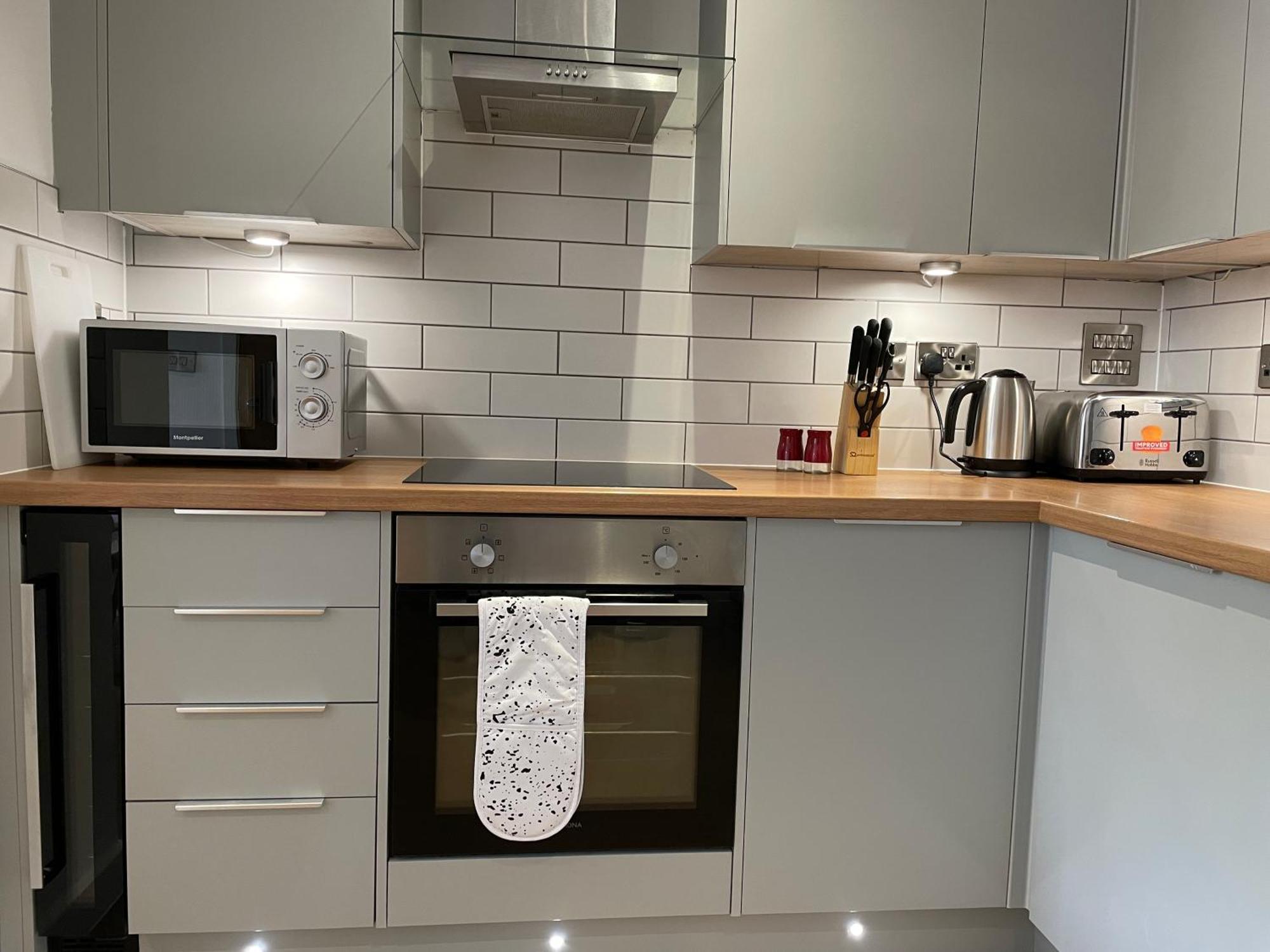 Stylish And Modern 2Br Apartment With Parking Sheffield Esterno foto