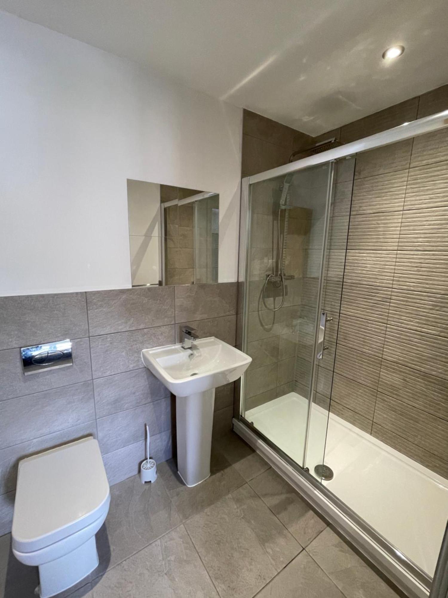 Stylish And Modern 2Br Apartment With Parking Sheffield Esterno foto