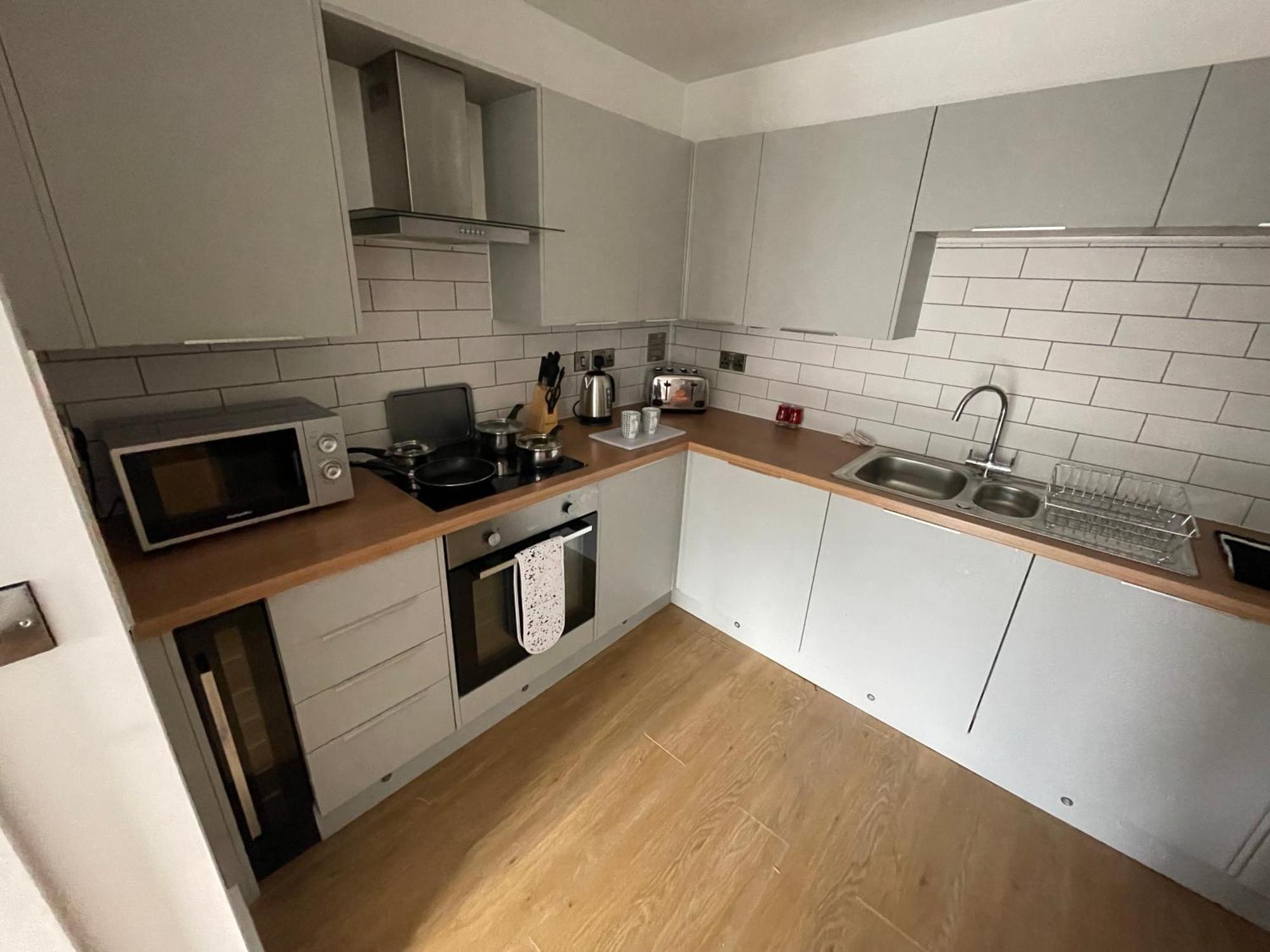 Stylish And Modern 2Br Apartment With Parking Sheffield Esterno foto